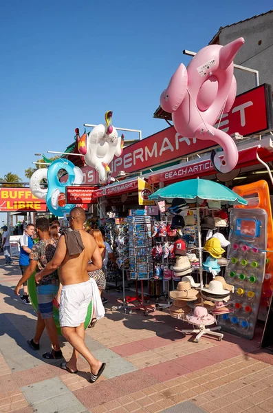 Port Alcudia Maiorca Espanha Agosto 2018 Lojas Lembranças Por Uma — Fotografia de Stock