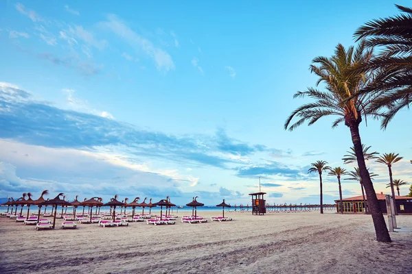Szeroki Kąt Widzenia Pustej Plaży Sunrise Kolor Zdjęcie Stonowanych Mallorca — Zdjęcie stockowe
