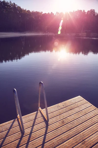 Imagem Tonificada Vintage Cais Lago Pôr Sol Com Flares Lente — Fotografia de Stock