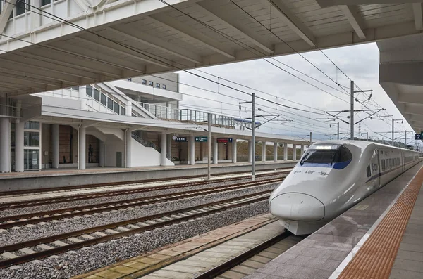 中国石林 2017年9月21日 高铁从石林站出发 2018年 铁路网络长约 000 2025年 高速铁路将达到 000 — 图库照片
