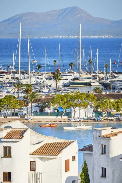 Puerto Alcudia Principal Centro Turístico Del Norte Mallorca España —  Fotos de Stock