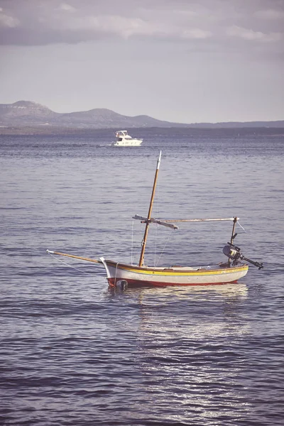 Ретро Тонированная Фотография Старой Лодки Море — стоковое фото