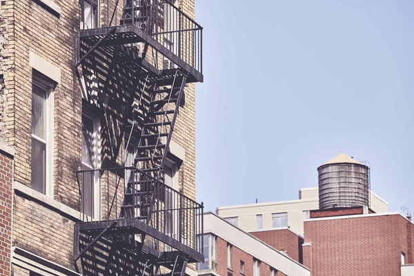Velho Edifício Escada Incêndio Tonificação Cor Retro Aplicada Nova York — Fotografia de Stock