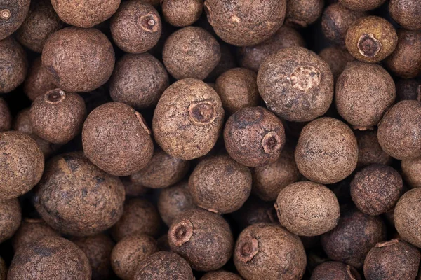 Close up imagem de bagas de pimenta seca inteiras . — Fotografia de Stock