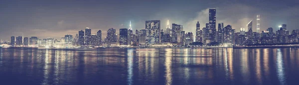 New York City skyline på natten, USA. — Stockfoto