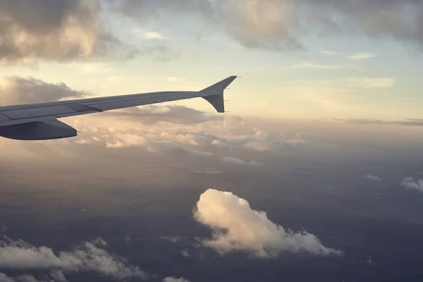 Asa Avião Visto Através Uma Janela Pôr Sol Tonificação Cor — Fotografia de Stock