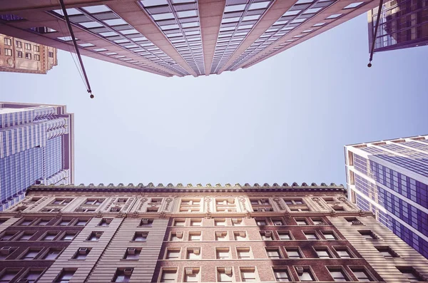 Mirando Hacia Arriba Los Edificios Nueva York Imagen Tonificada Color — Foto de Stock