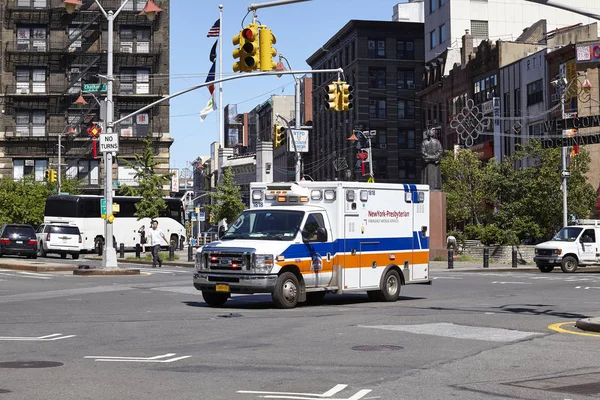 New York Usa July 2018 New York Presbyterian Hospital Ambulance — Stock Photo, Image