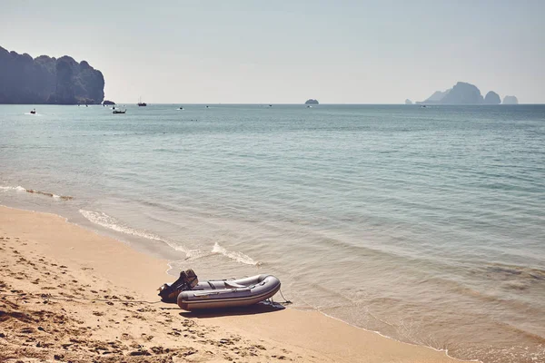 Ponton Een Lege Strand Kleur Gestileerde Reizen Concept Foto Selectieve — Stockfoto