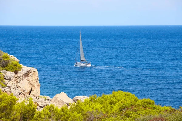 Yacht Vela Visto Una Collina Maiorca Spagna — Foto Stock