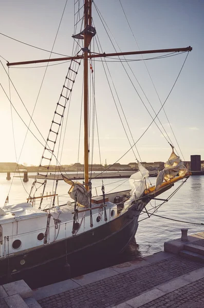 Günbatımı Renk Danimarka Uygulanan Tonlama Iskelede Kopenhag Için Eski Geminin — Stok fotoğraf
