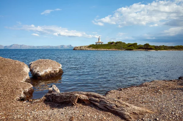 Playa Con Faro Alcanada Faro Alcanada Distancia Mallorca España —  Fotos de Stock