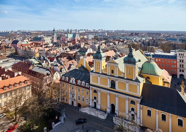Staré město za slunečného dne, Polsko Poznaň. — Stock fotografie