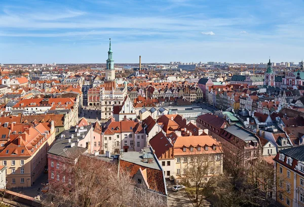 Poznan oude stad op een zonnige dag, Polen. — Stockfoto