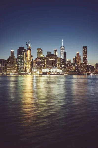Mavi saatte New York Manhattan. — Stok fotoğraf