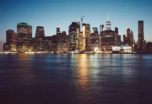 Manhattan på blå timmen, New York. — Stockfoto
