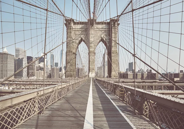 Ретро-тонированная фотография Бруклинского моста, Нью-Йорк . — стоковое фото