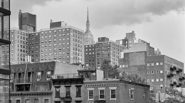 Zwart-wit foto van skyline van New York City. — Stockfoto