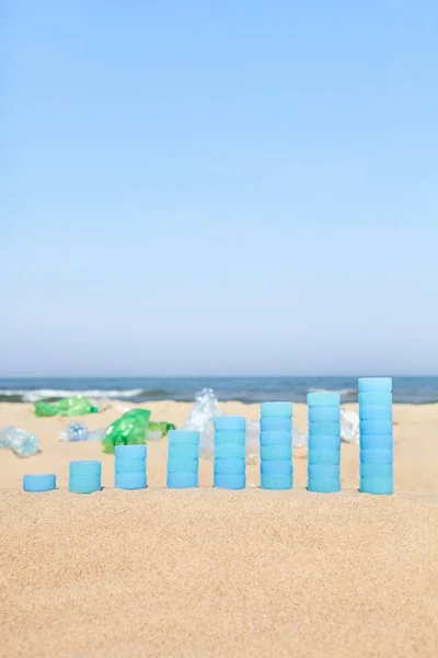 Tabla hecha de tapas de botellas de plástico . — Foto de Stock