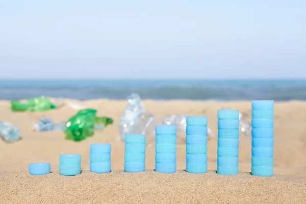 Tabla hecha de tapas de botellas de plástico . — Foto de Stock
