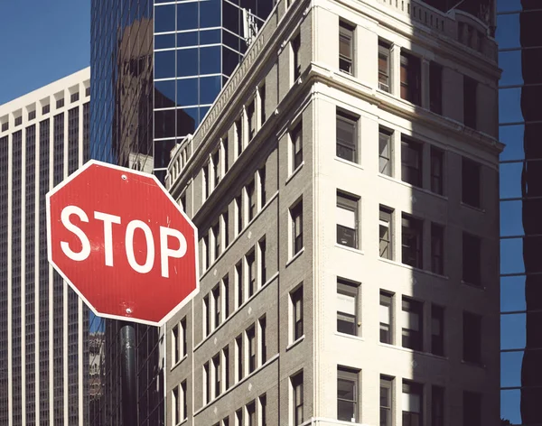 Značka Stop na ulici New Yorku. — Stock fotografie