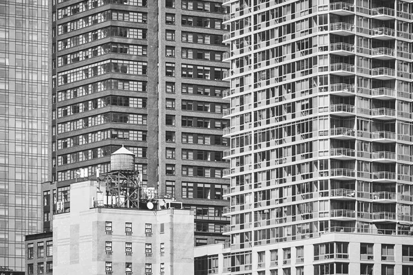 Château d'eau sur le toit d'un immeuble, New York . — Photo