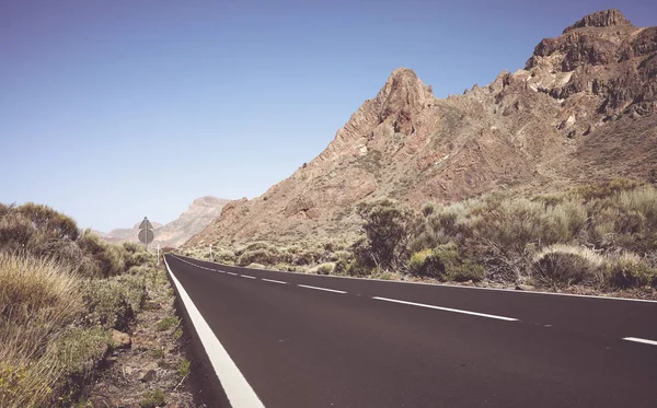 Vintage τονισμένη γραφική οδό στο εθνικό πάρκο Teide, Τενερίφη, SPAI — Φωτογραφία Αρχείου