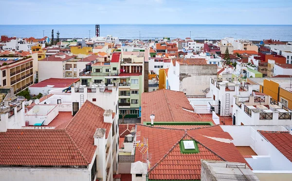Paisaje urbano de Puerto de la Cruz visto desde arriba, Tenerife, España — Foto de Stock