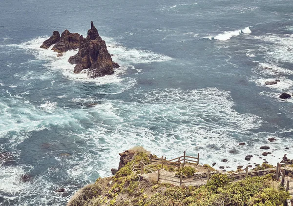 Mirador sobre el famoso Benijo Rock, Tenerife, España . — Foto de Stock