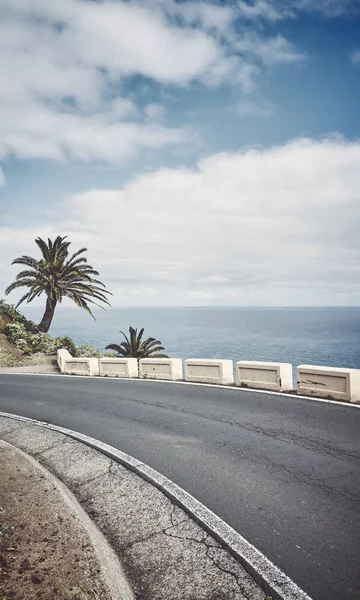 Retro imagem estilizada ou uma estrada cênica, Tenerife . — Fotografia de Stock