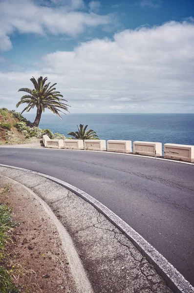 Imagen retro estilizada o una carretera escénica, Tenerife . — Foto de Stock