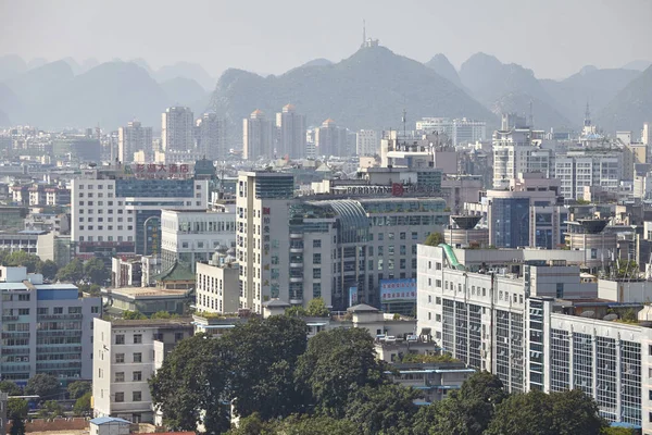 Vista panorámica de la ciudad de Guilin . — Foto de Stock