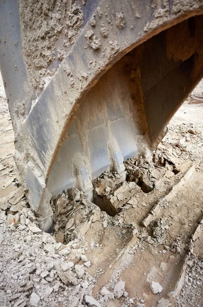Imagem de uma escavadora escavando na sujeira — Fotografia de Stock