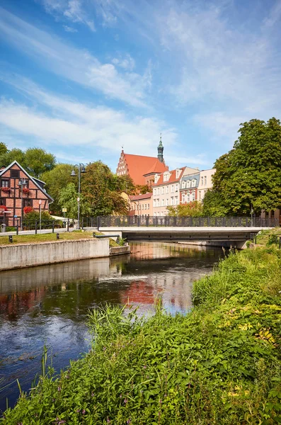 Bydgoszcz, Polonya'daki Mlynska Adası'ndaki Brda nehir kanalı. — Stok fotoğraf