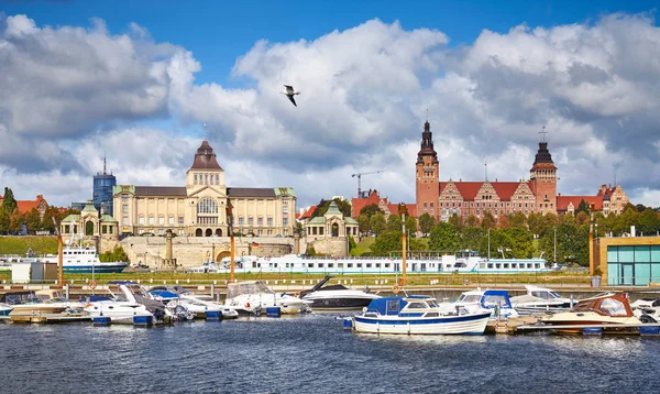 Szczecin gród z mariną w słoneczny dzień, Polska — Zdjęcie stockowe