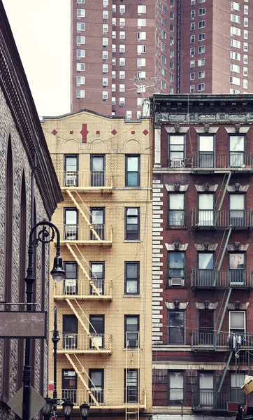 美国纽约市有防火通道的旧建筑 彩色色调图片 — 图库照片