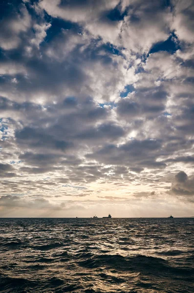 Puesta Sol Sobre Mar Agitado — Foto de Stock