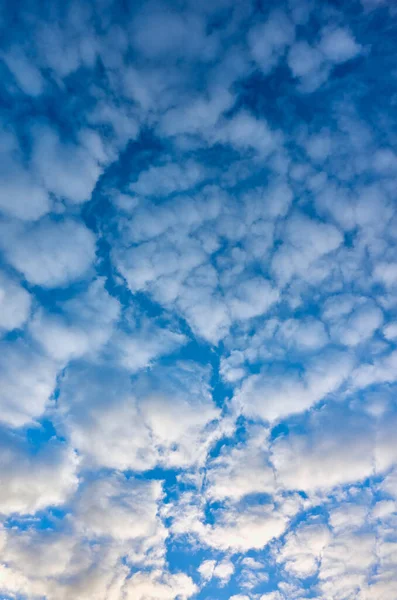 日没時の青空の雲 自然の抽象的な背景 — ストック写真