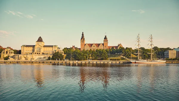 Odnowiony Panoramiczny Obraz Waly Chrobrego Hakenterrasse Budynkiem Urzędu Wojewódzkiego Muzeum — Zdjęcie stockowe