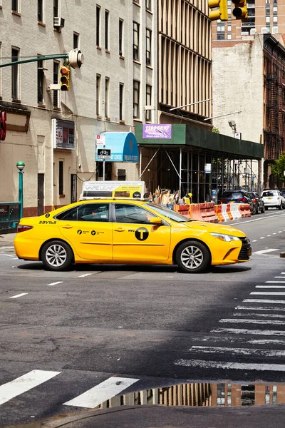 Νέα Υόρκη Ηπα Ιουνίου 2018 Κίτρινο Ταξί Στο Δρόμο Του — Φωτογραφία Αρχείου