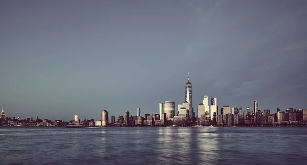 Manhattan Skyline Panorámico Con Edificios Que Reflejan Última Luz Del —  Fotos de Stock