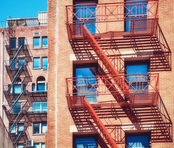 Edifícios Residenciais Antigos Com Fugas Incêndio Nova York Eua — Fotografia de Stock