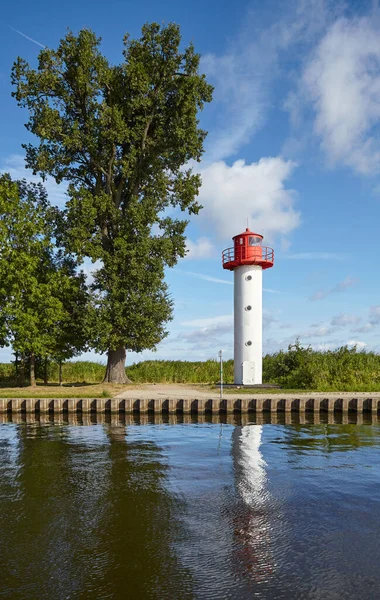 德国Ueckermunde的Uecker河灯塔 阳光灿烂 — 图库照片