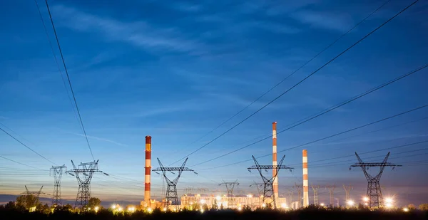 Panoramablick Auf Ein Kraftwerk Der Dämmerung — Stockfoto