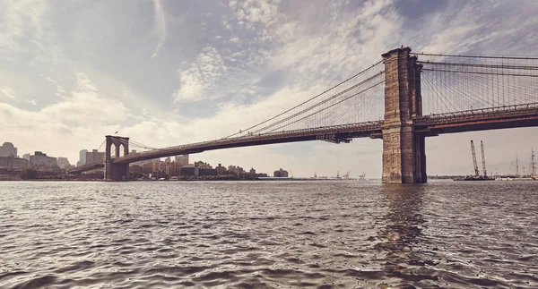 Imagem Retro Tonificada Brooklyn Bridge Contra Sol Nova Iorque Eua — Fotografia de Stock