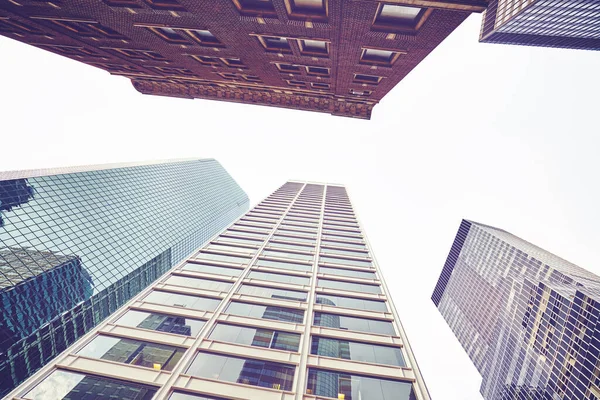 Mirando Hacia Arriba Edificios Modernos Viejos Ciudad Nueva York Tonificación — Foto de Stock