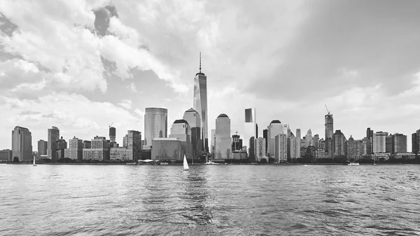 ニューヨーク市の黒と白のパノラマ写真ハドソン川のウォーターフロント アメリカ — ストック写真