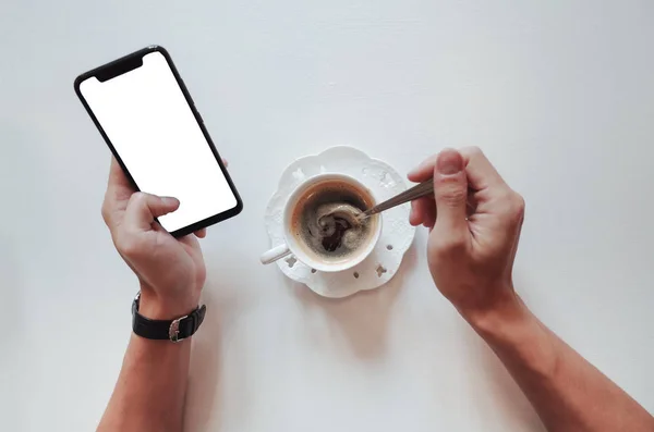 Vista superior Toma de un café expreso en taza blanca sobre la mesa — Foto de Stock