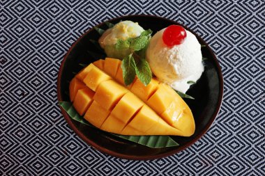 Mango yapışkan pirinç Tay tarzı tatlı