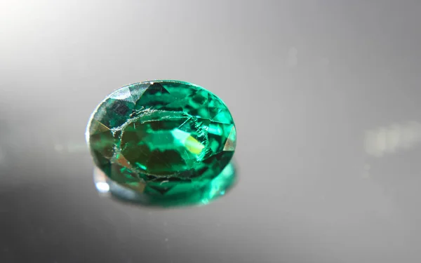 Piatra Pretioasa Naturala Verde Safir — Fotografie, imagine de stoc